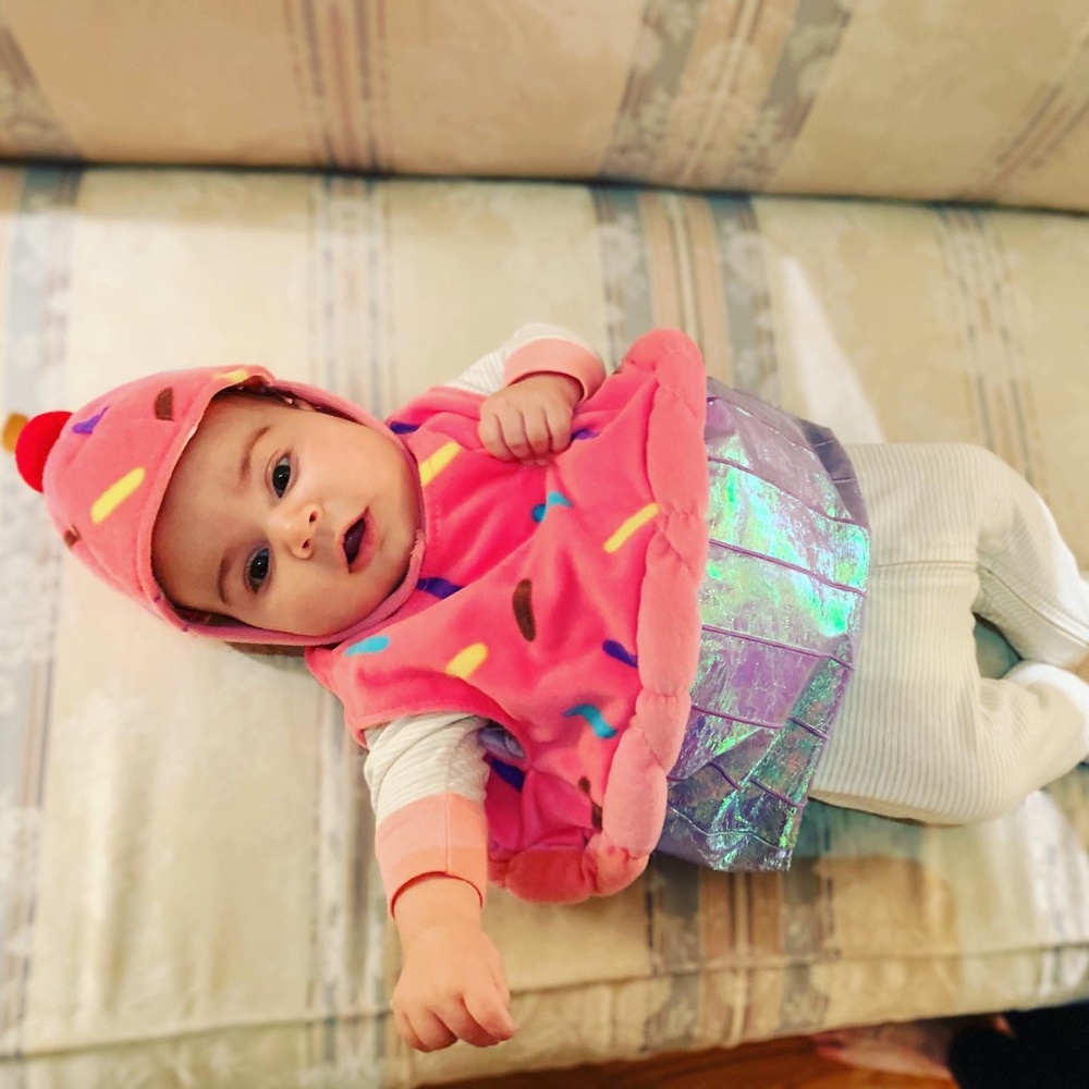 Adorable infant cupcake costume 🥰